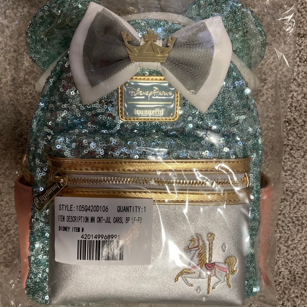 New! Beautiful! Minnie Mouse Main Attraction Loungefly Backpack!